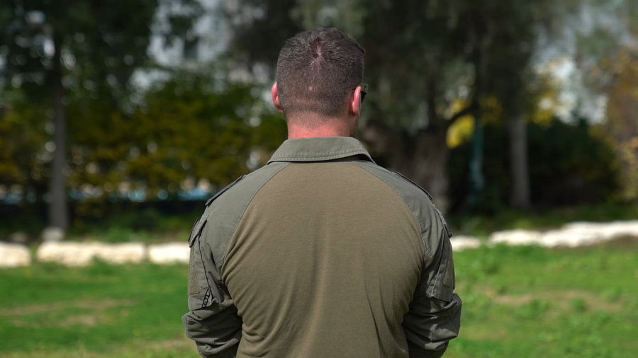 רב-פקד י׳, סגן מפקד פלגה ביחידת הימ״מ אשר פיקד על כוח הפריצה בפעילות החילוץ