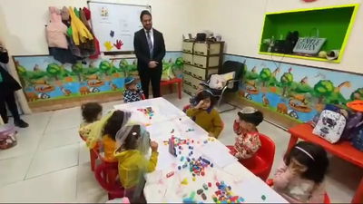 הרב גראמי עם ילדי איראן