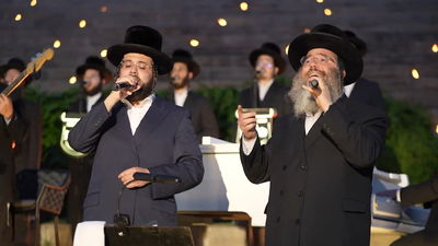 בני לאופר ומקהלת 'מלכות' בקטעי חופה לייב 