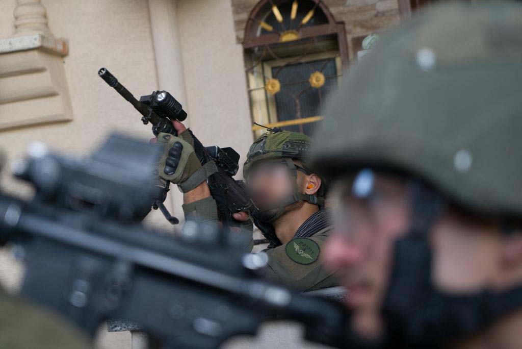 ירי טילים בלתי פוסק על קריית שמונה; פגיעה ישירה במבנה ללא נפגעים | כל העדכונים