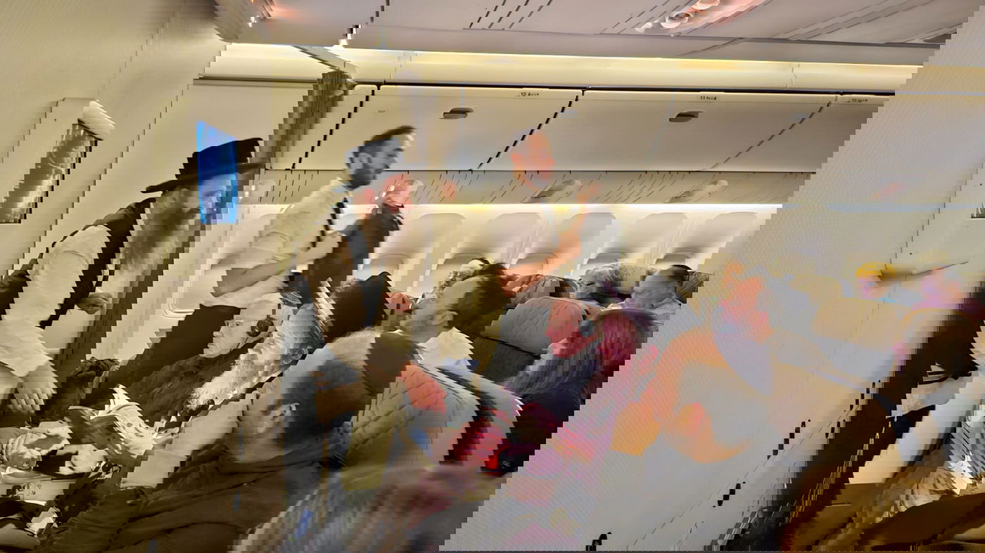 האדמו"ר בטיסה, לבדו