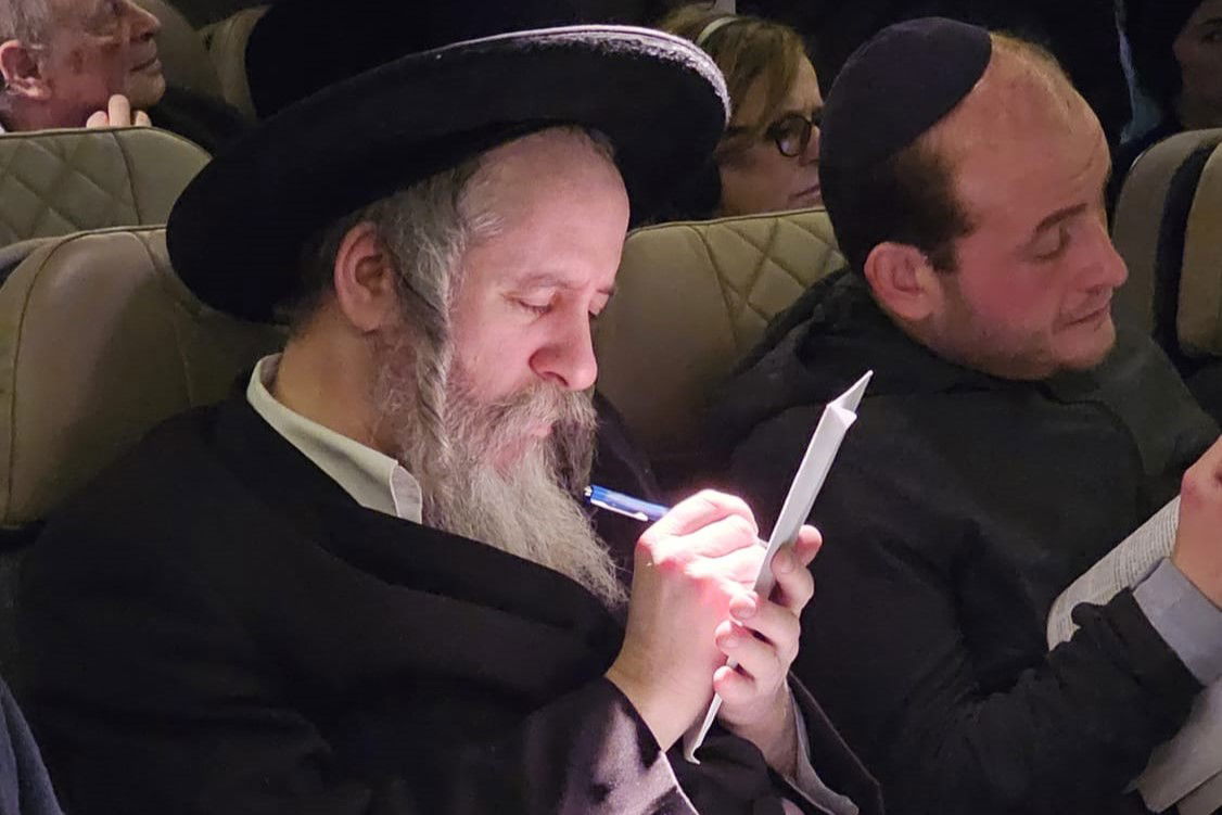 האדמו"ר בטיסה, לבדו