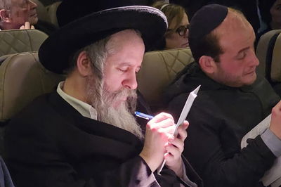 האדמו"ר בטיסה, לבדו