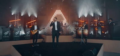 מנדי וייס ושמחה אברמצ'יק  במחרוזת אנרגטית: "שמחה דאנס 2"