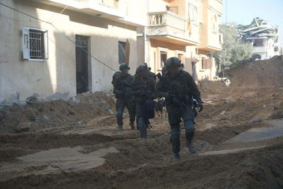 הרוג ופצועים מפיגוע קשה ליד גדרה; נמשכת פעילות צה"ל בבית החולים נאצר | מתעדכן