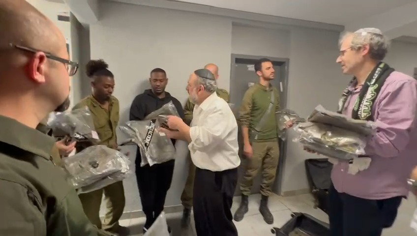 חברי המשלחת בארץ