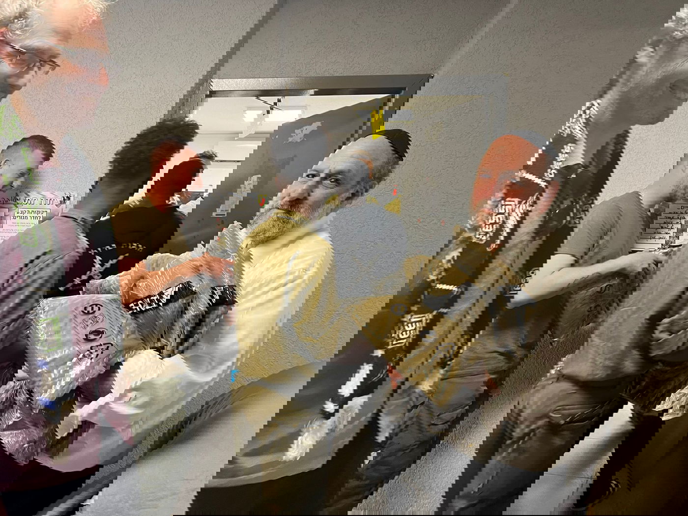 חברי המשלחת בארץ