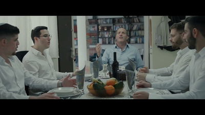 שי אברמסון ומקהלת 'רזוננס' במחרוזת ליל שבת