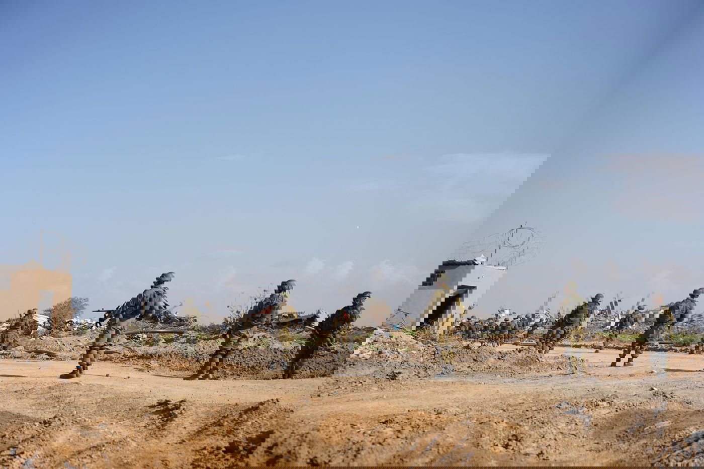 חיילים לאורך כביש ברצועת עזה. אילוסטרציה