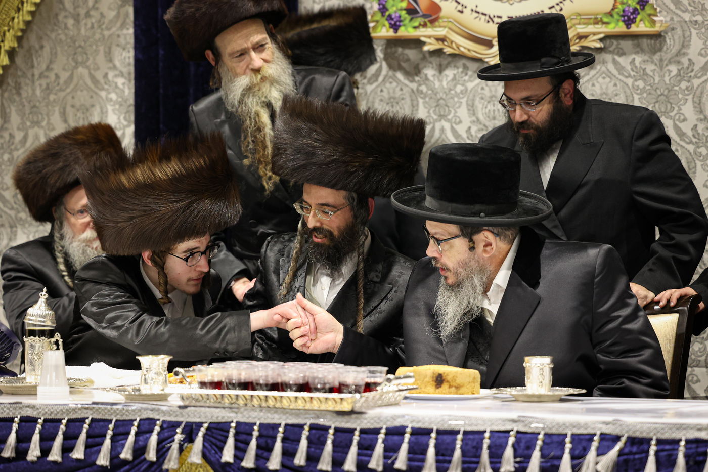 שמחת השבע ברכות בחצר הקודש זוועהיל | תיעוד