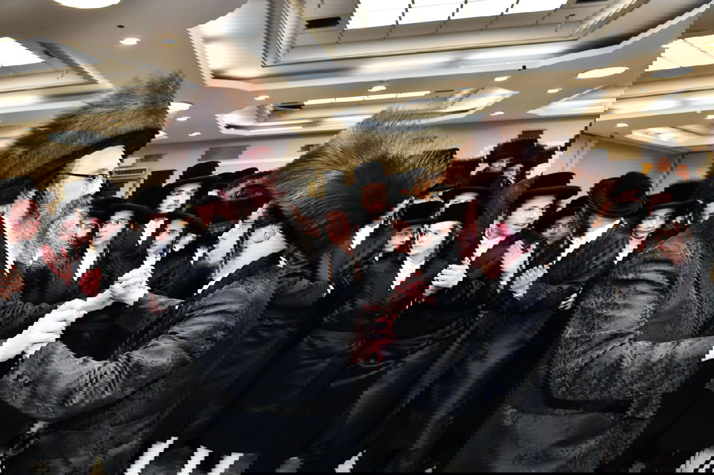 החתונה באירופה, החסידים חגגו עם החתן בארץ לקראת נסיעתו | תיעוד