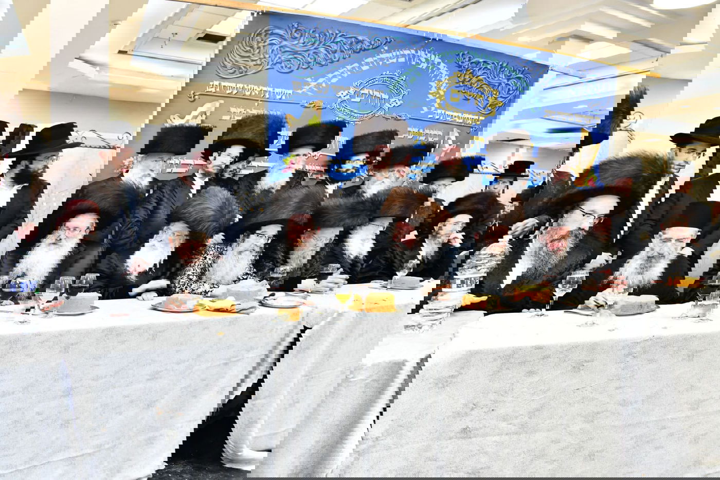 החתונה באירופה, החסידים חגגו עם החתן בארץ לקראת נסיעתו | תיעוד