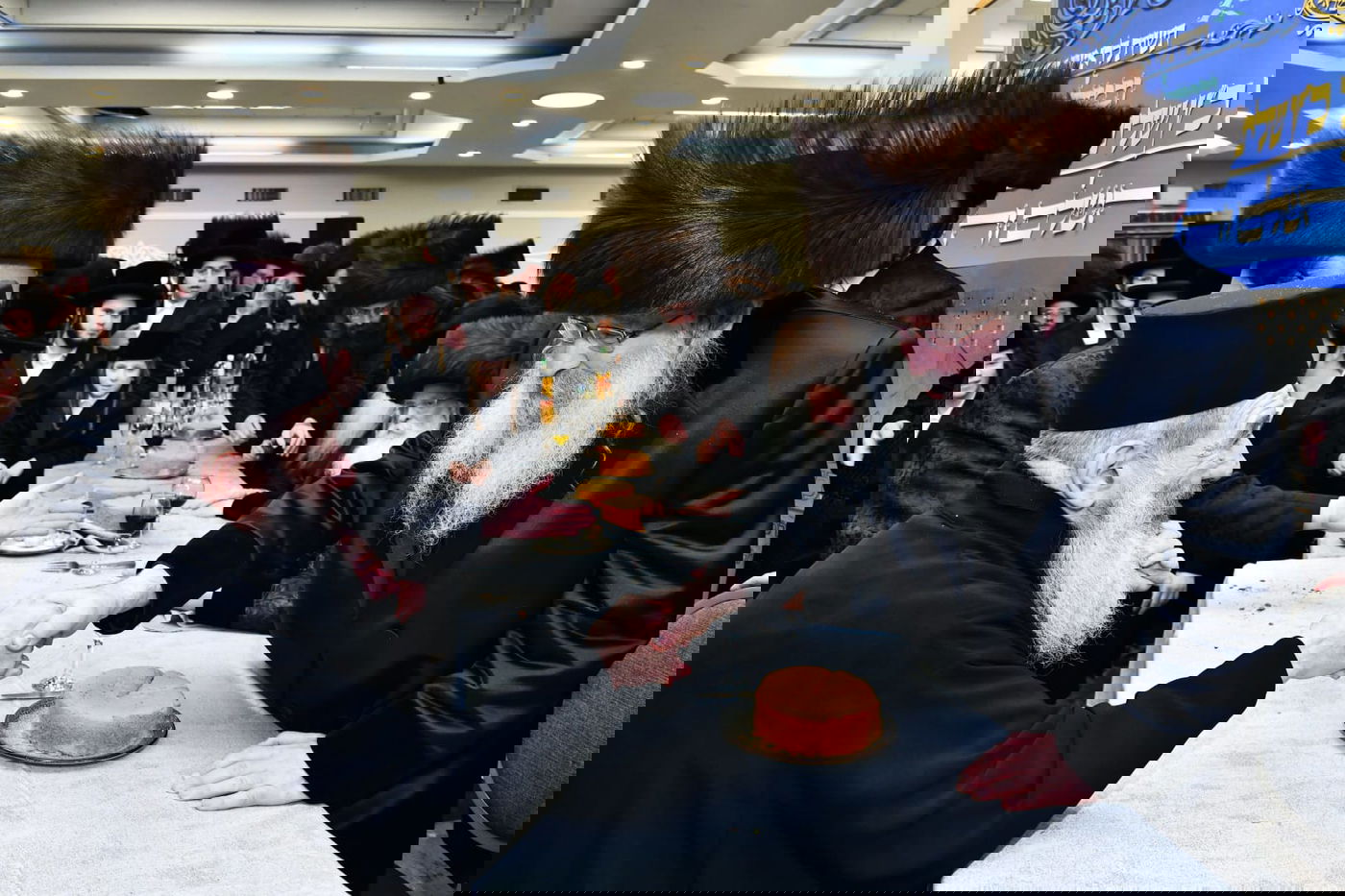 החתונה באירופה, החסידים חגגו עם החתן בארץ לקראת נסיעתו | תיעוד