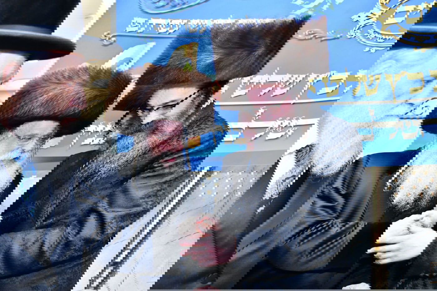 החתונה באירופה, החסידים חגגו עם החתן בארץ לקראת נסיעתו | תיעוד