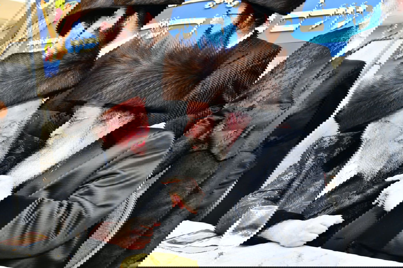 החתונה באירופה, החסידים חגגו עם החתן בארץ לקראת נסיעתו | תיעוד