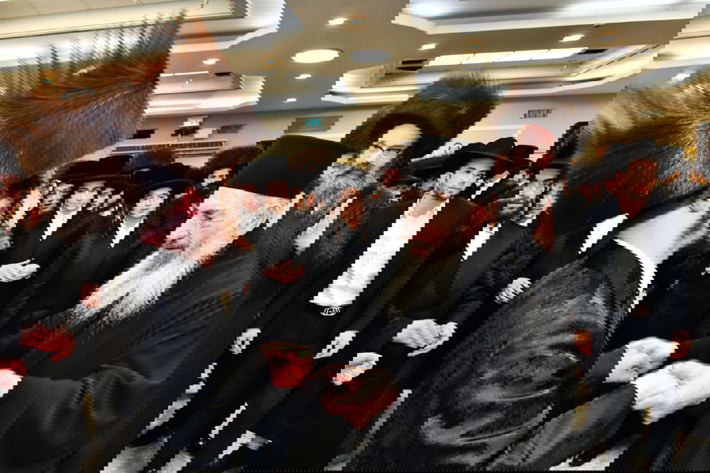 החתונה באירופה, החסידים חגגו עם החתן בארץ לקראת נסיעתו | תיעוד