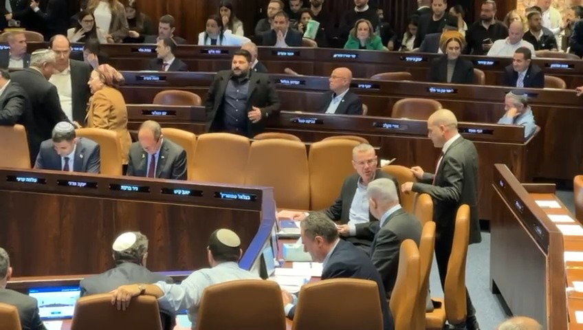 נתניהו מצביע בעד הדחת כסיף