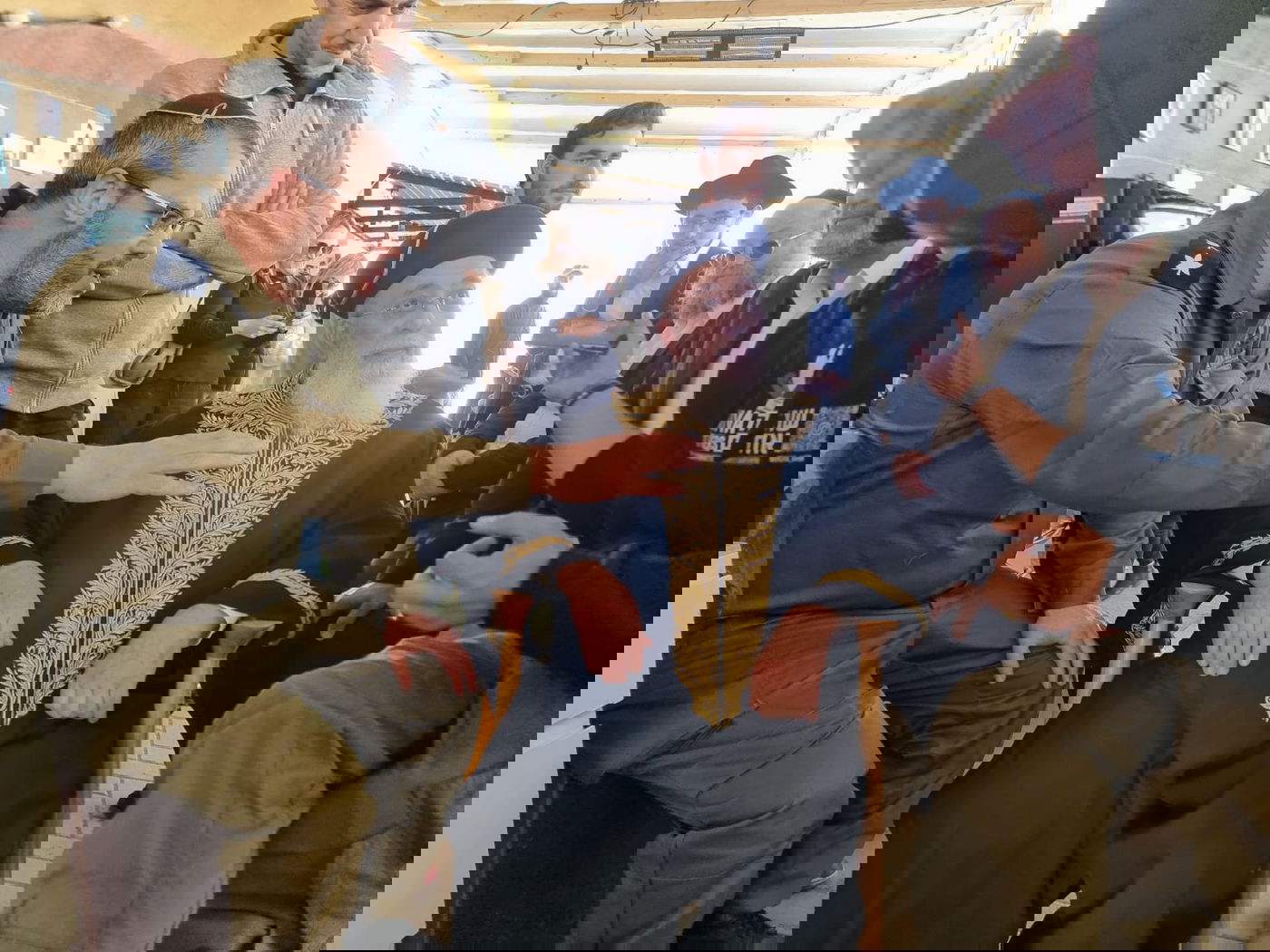 חיזוק בשטחי הכינוס: הראשון לציון הגאון רבי שלמה משה עמאר ביקר את הלוחמים בדרום