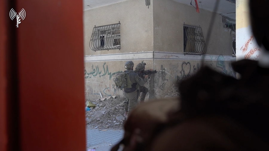 תיעוד ממצלמות הקסדה של לוחמי צוות הקרב של חטיבת הצנחנים במערב חאן יונס