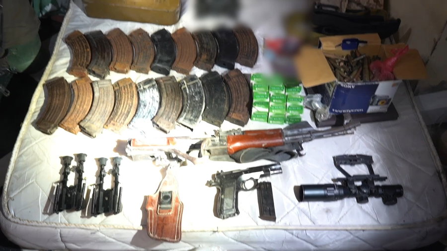 אמצעי לחימה שנמצאו על ידי לוחמי צוות הקרב של חטיבת הצנחנים במערב חאן יונס