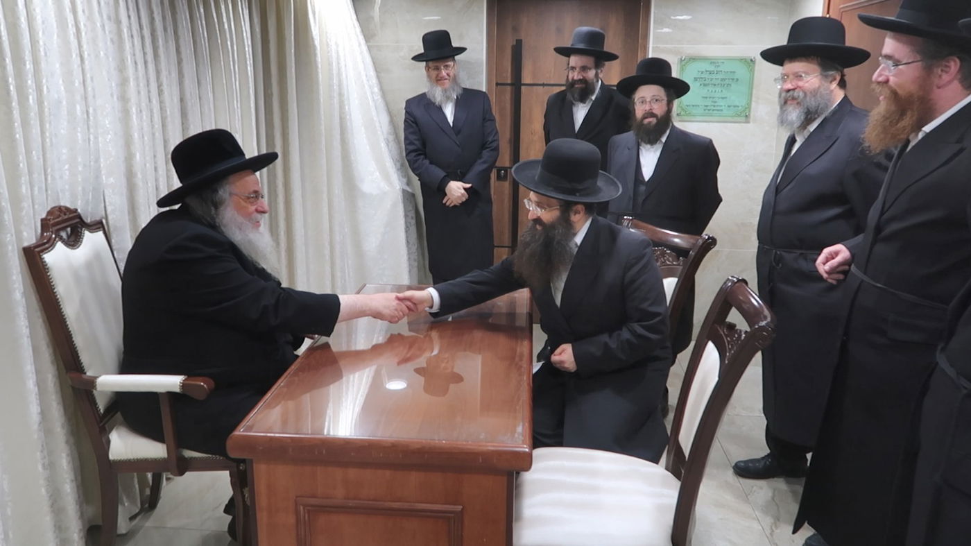 הגר"ש אלתר מברך את שלמה אלבוים