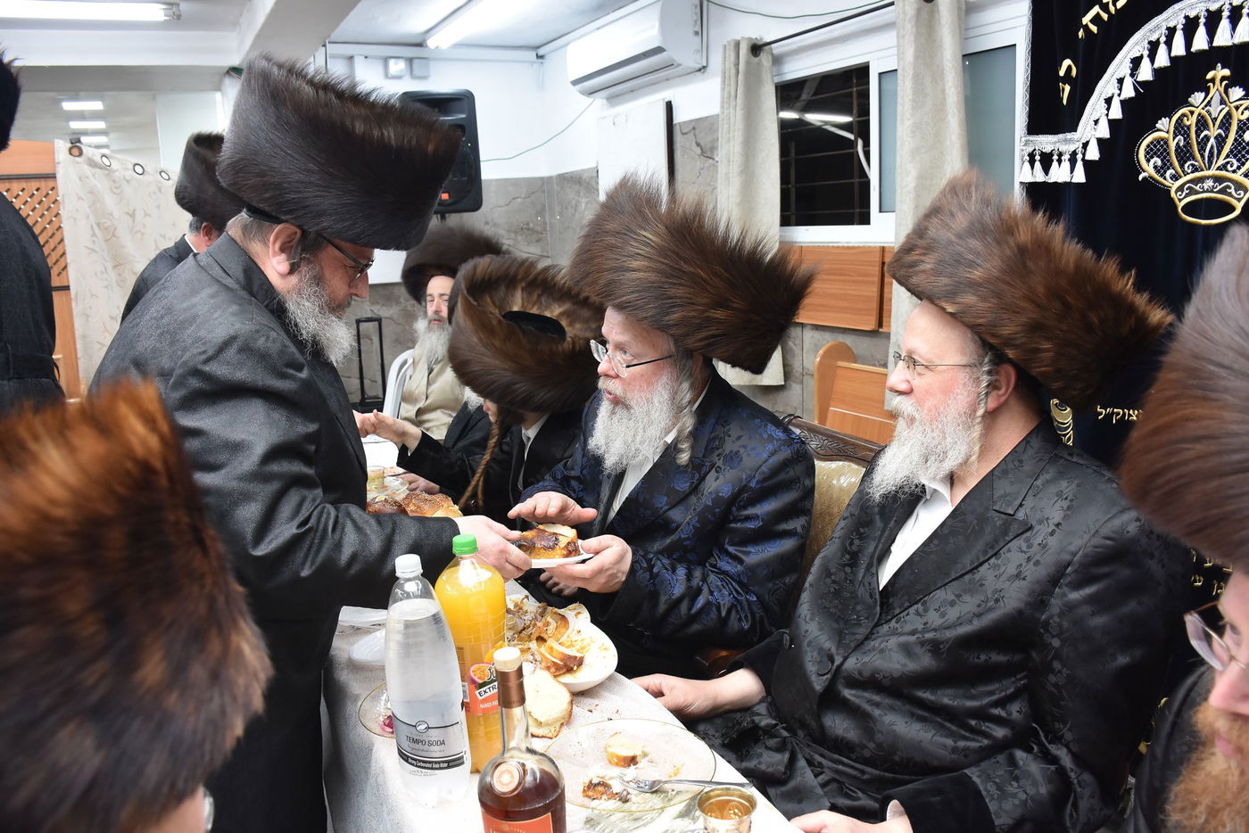 האדמו"ר מביאלא ישרי לב ערך שבע ברכות לכבוד אחיו האדמו"ר מביאלא לונדון