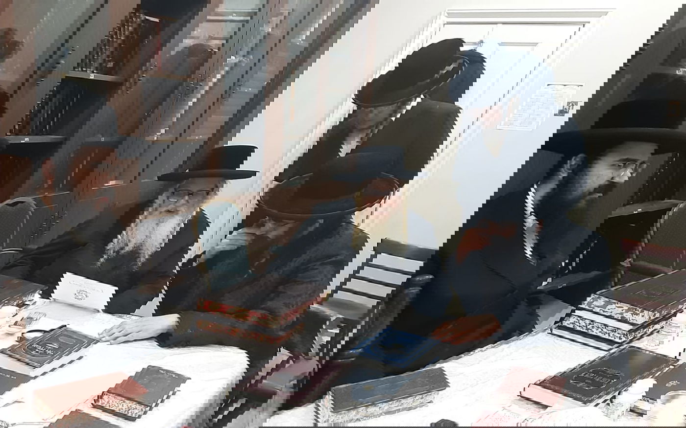 האדמו"ר מליזענסק מאנסי ישיא את בנו באולם החדש במאנרא