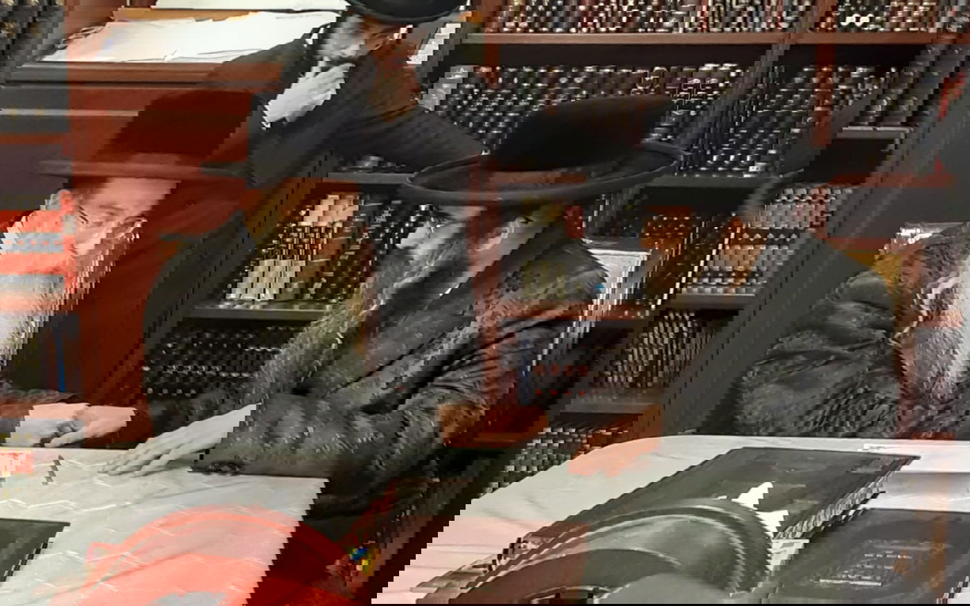 האדמו"ר מליזענסק מאנסי ישיא את בנו באולם החדש במאנרא