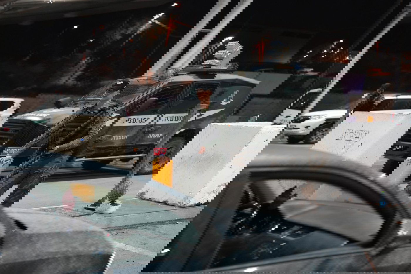 השליכו אבנים, בקת"בים וירו זיקוקין על כוחות המשטרה - ונתפסו