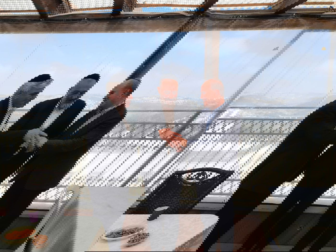 לסרי (מימין), דרעי ואמסלם, סגרו הבוקר דיל