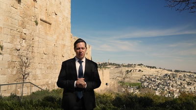 לא רק חזן: ניסים סאאל מפתיע בסינגל חסידי: "ואסיים בתפילה"