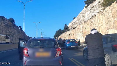 מסתער בירי ורודף אחרי אחד המחבלים | תיעוד דרמטי מרגעי הפיגוע