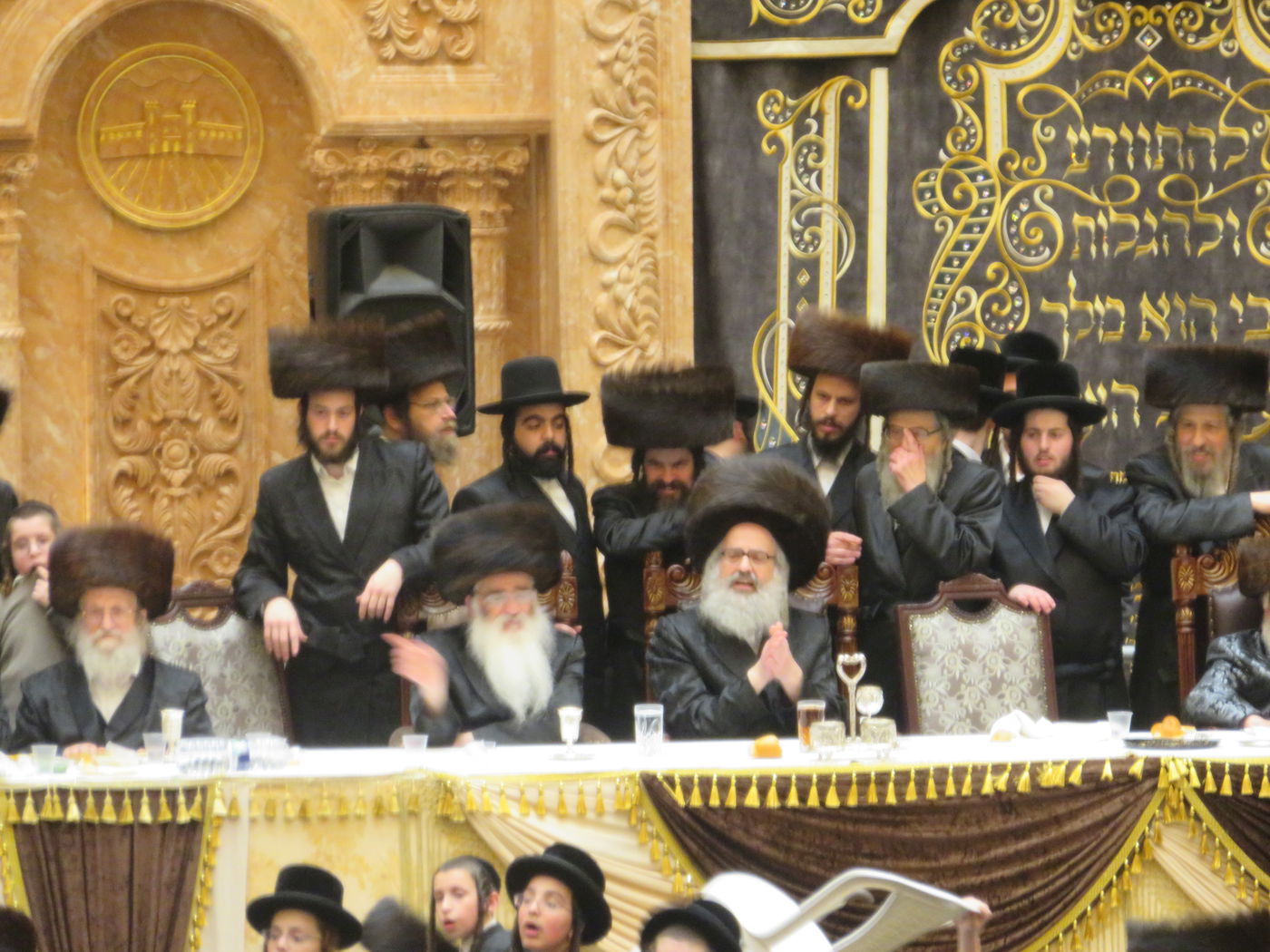 שבת בויז'ניץ: יארצייט לאדמו"ר, אבל על הרבנית ושבע ברכות