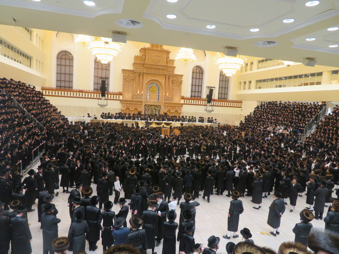 שבת בויז'ניץ: יארצייט לאדמו"ר, אבל על הרבנית ושבע ברכות