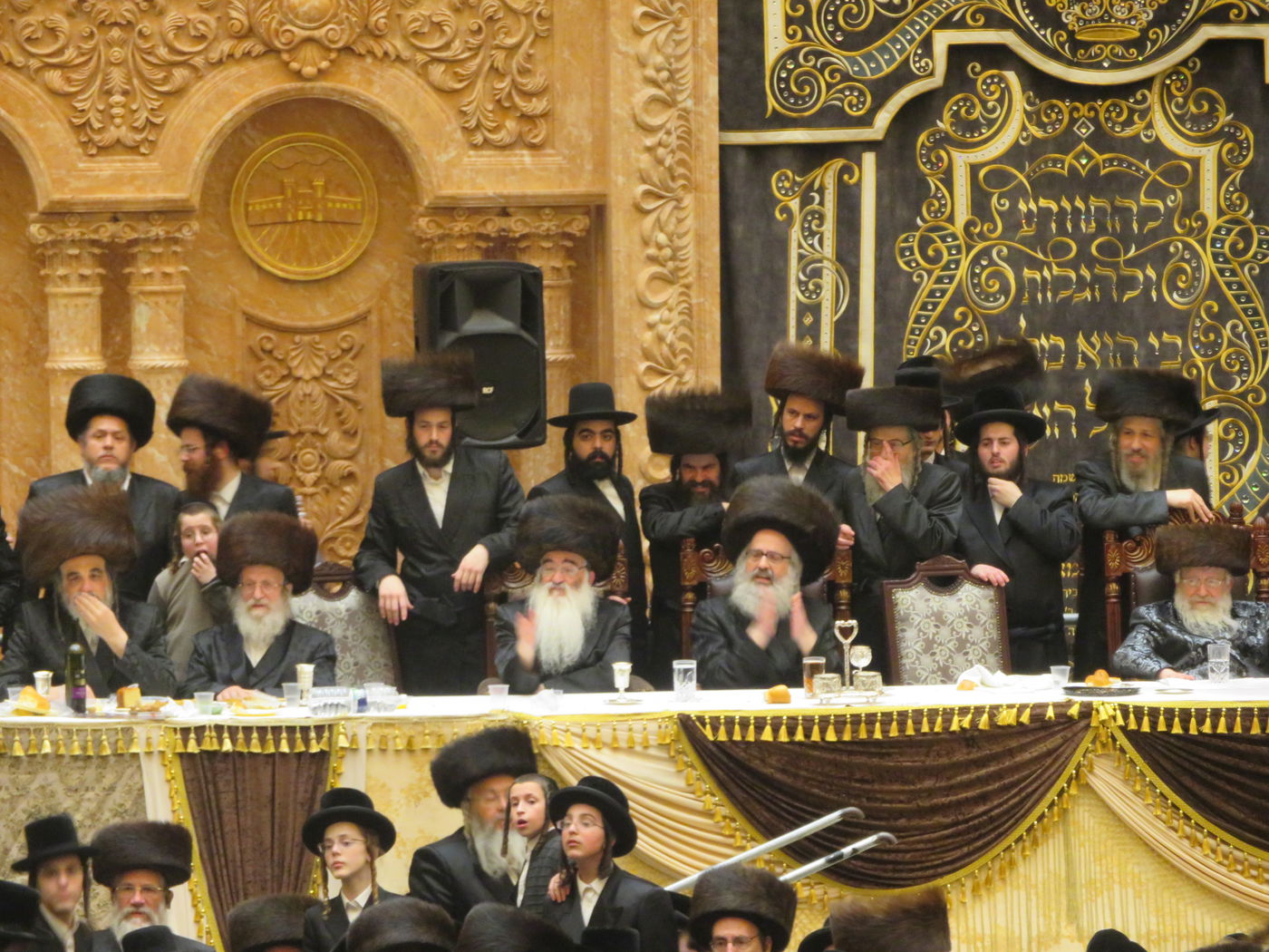 שבת בויז'ניץ: יארצייט לאדמו"ר, אבל על הרבנית ושבע ברכות