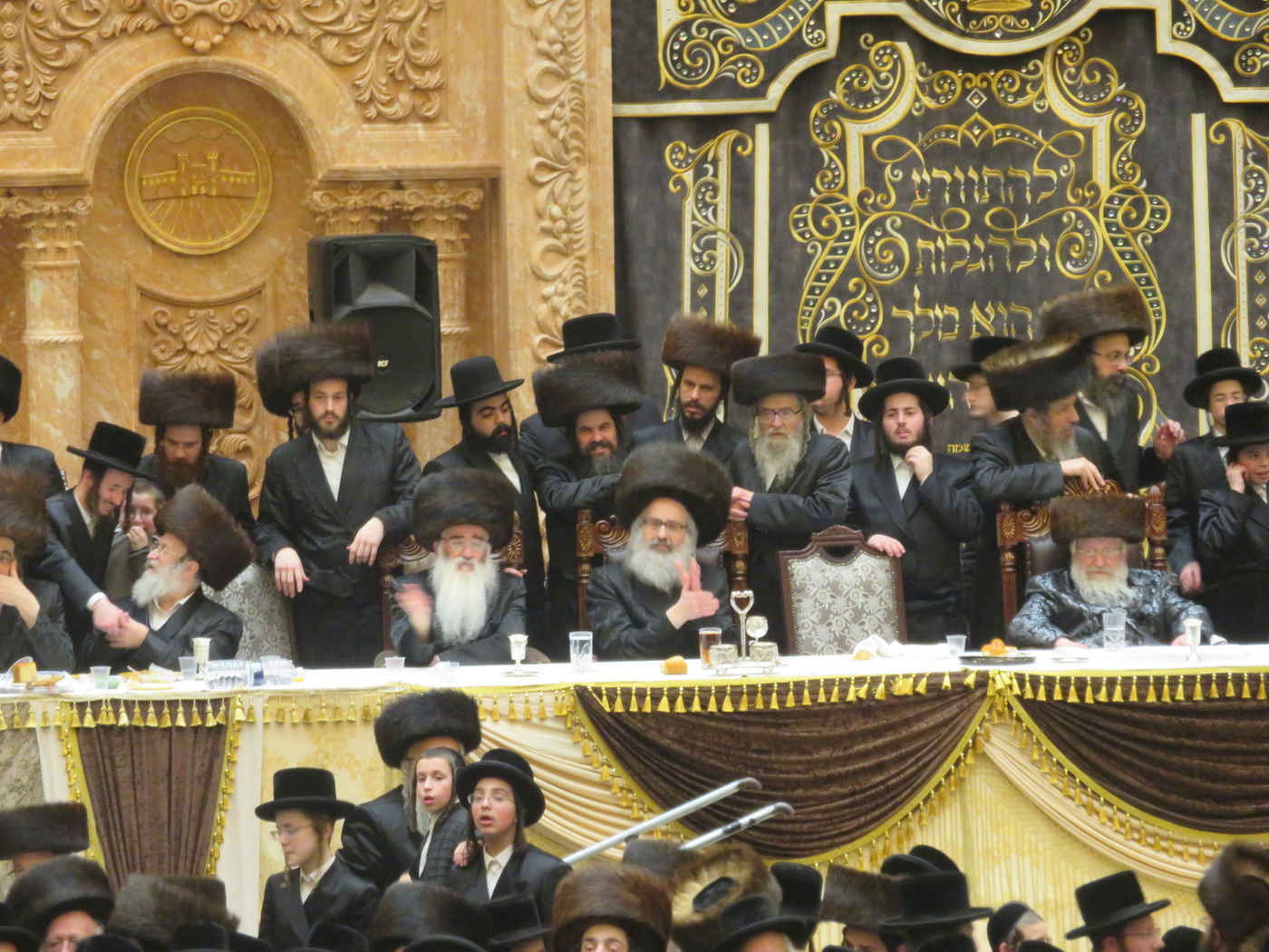 שבת בויז'ניץ: יארצייט לאדמו"ר, אבל על הרבנית ושבע ברכות