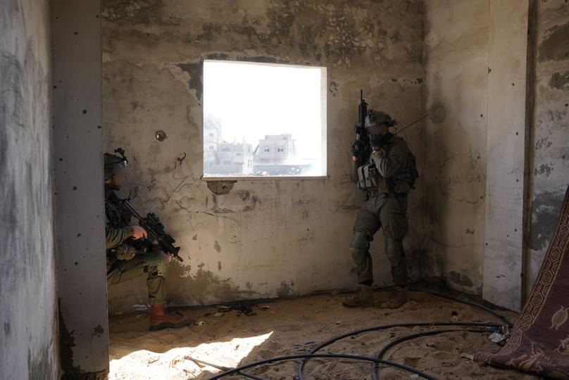 תיעוד מיוחד מהרחפן: כך חיסלו מחבל שהשליך רימון לעברם