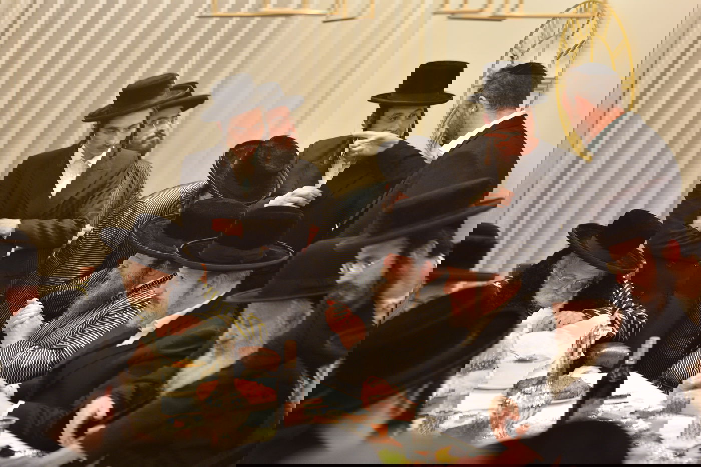 האדמו"ר מתולדות אברהם יצחק שבת בעיר החסידית | סיקור