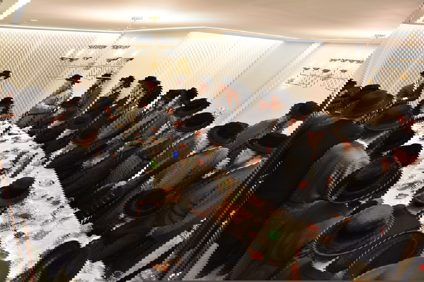 האדמו"ר מתולדות אברהם יצחק שבת בעיר החסידית | סיקור