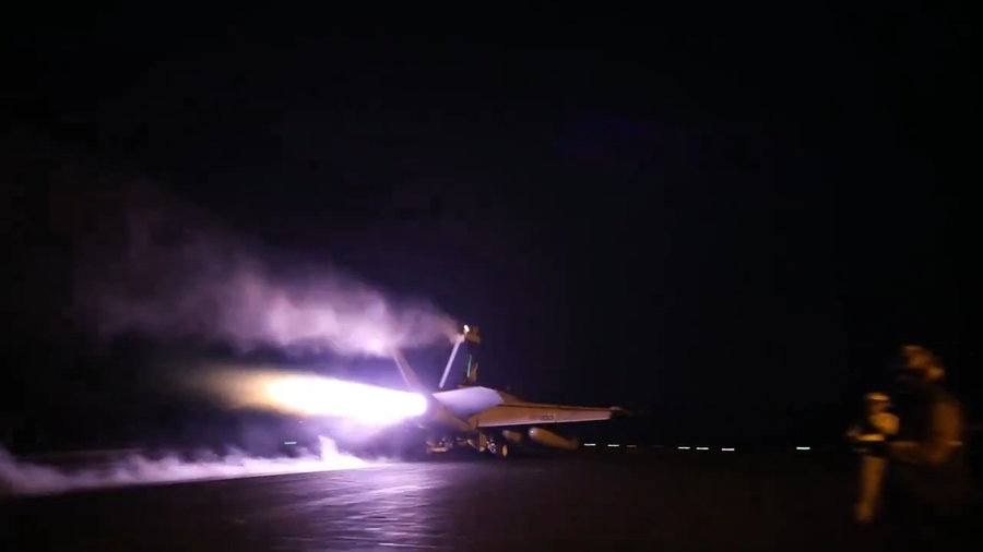 מטוסי F-18 בדרכם למתקפה 