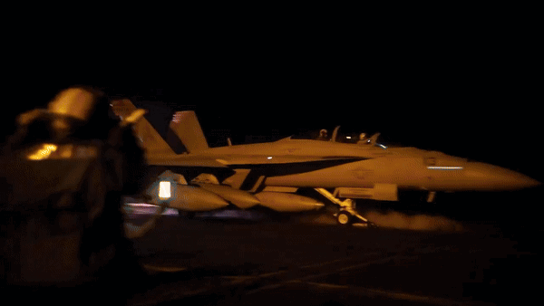 מטוסי F-18 בדרכם למתקפה