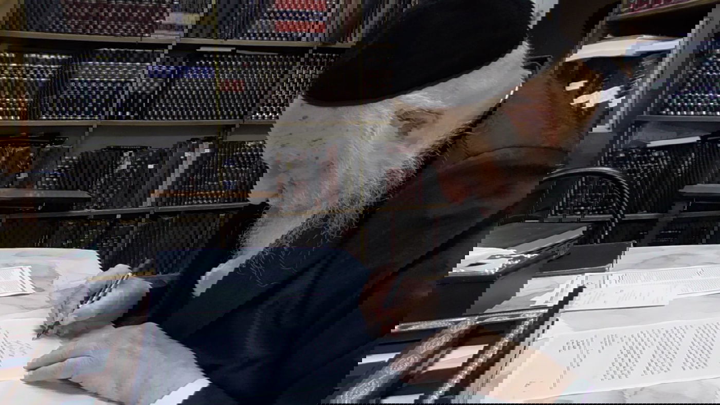 הגרב"ד חותם על מכתב | ארכיון