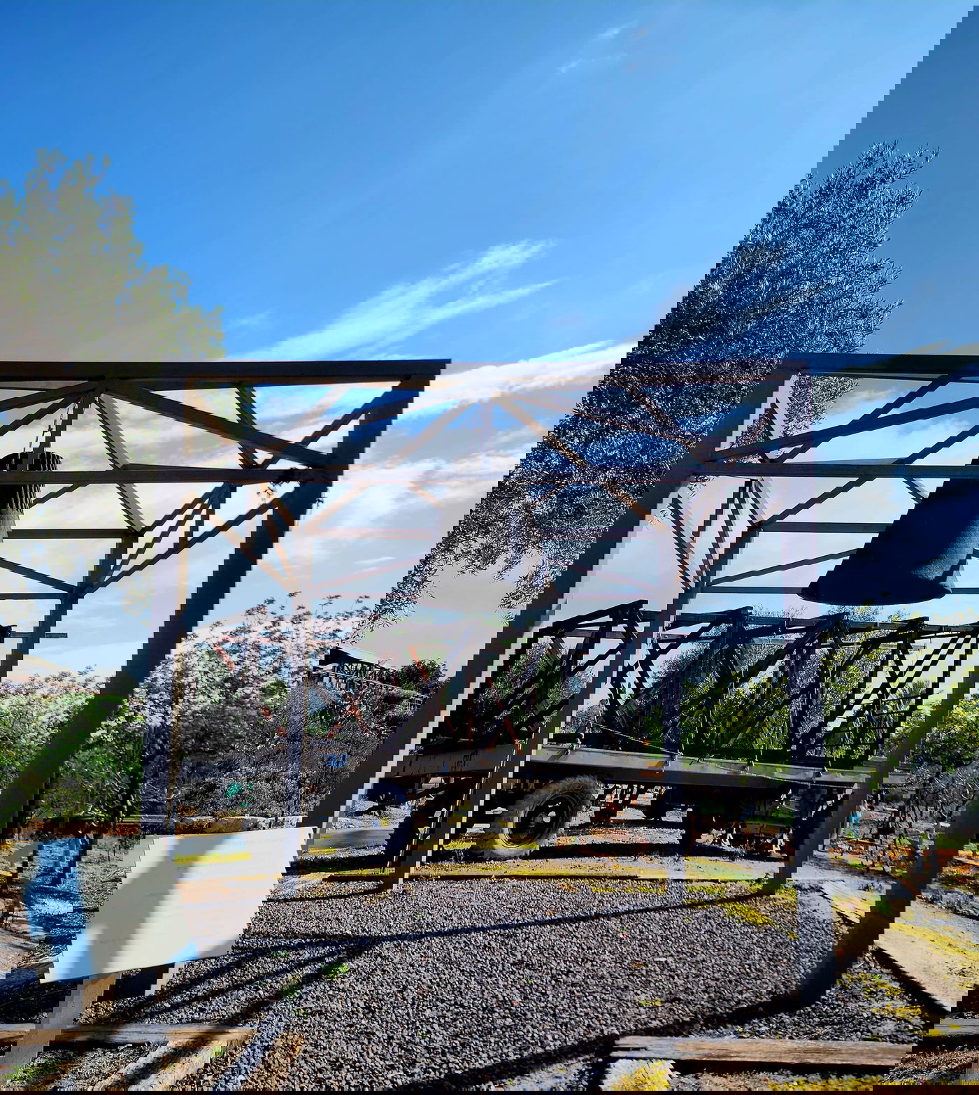 חצר מוזאון חומה ומגדל