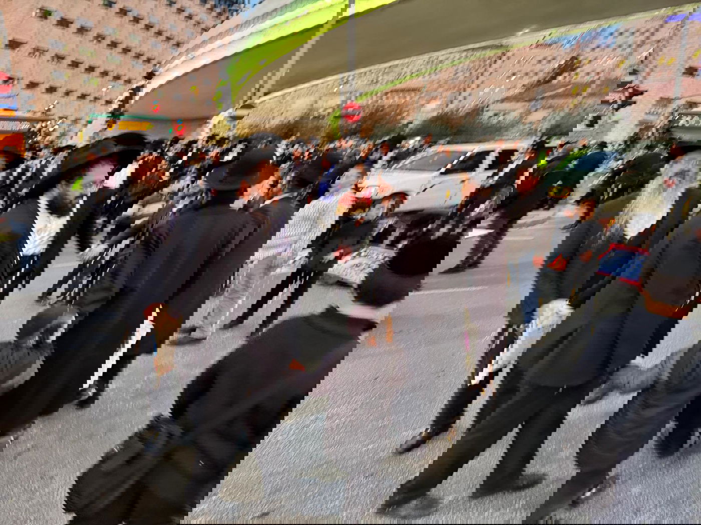 פלג קיצוני חסם את ירושלים ופונה בכוח ע"י המשטרה | תיעוד