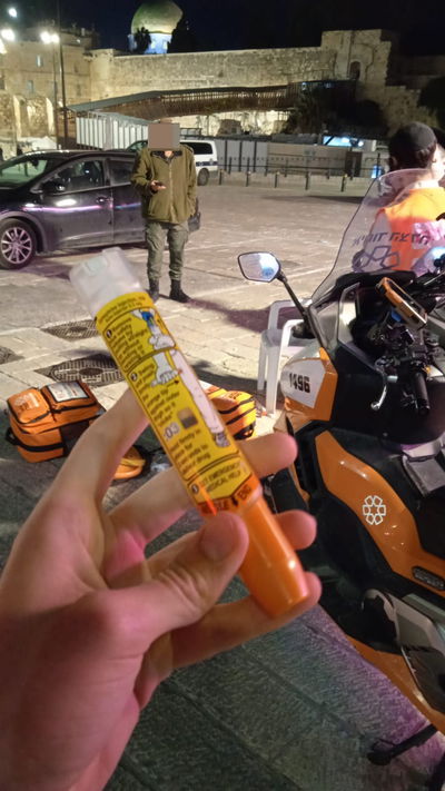 זירת האירוע בכותל וזריקת האפיפן