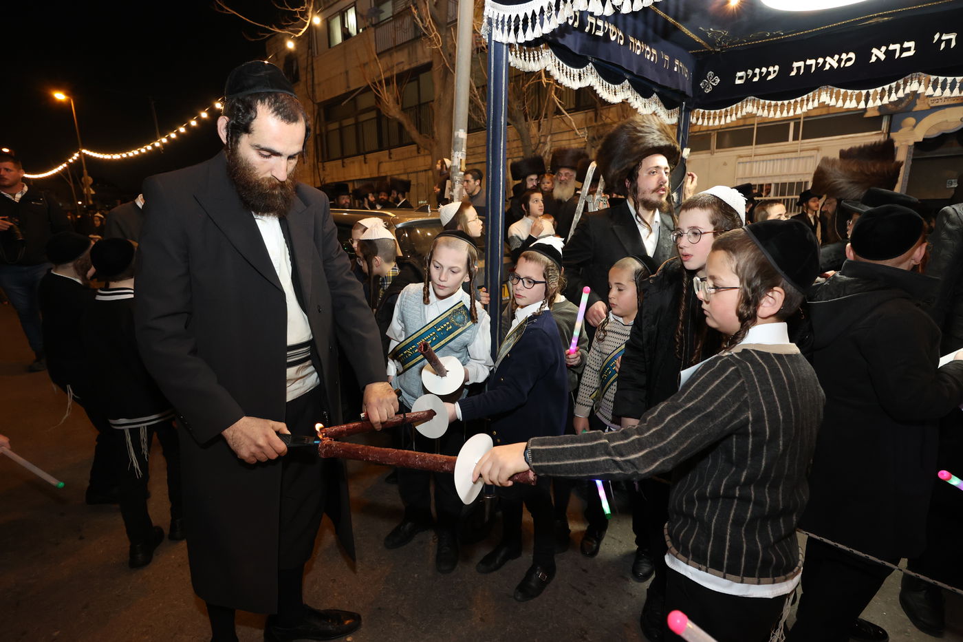 הכנסת ספר תורה בשומרי אמונים בירושלים