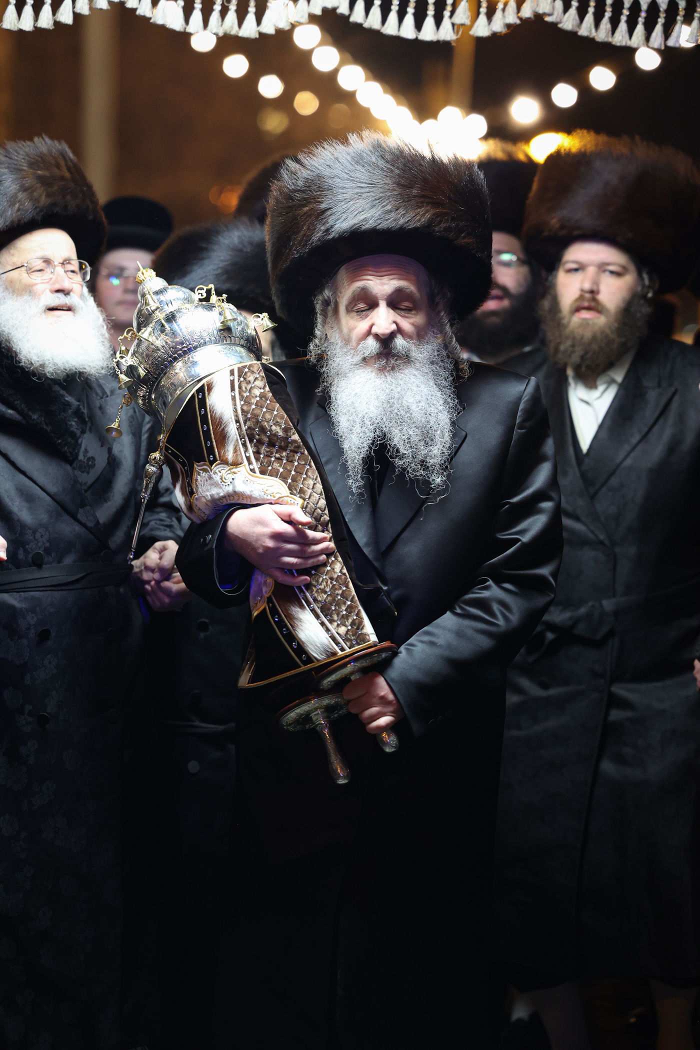 הכנסת ספר תורה בשומרי אמונים בירושלים