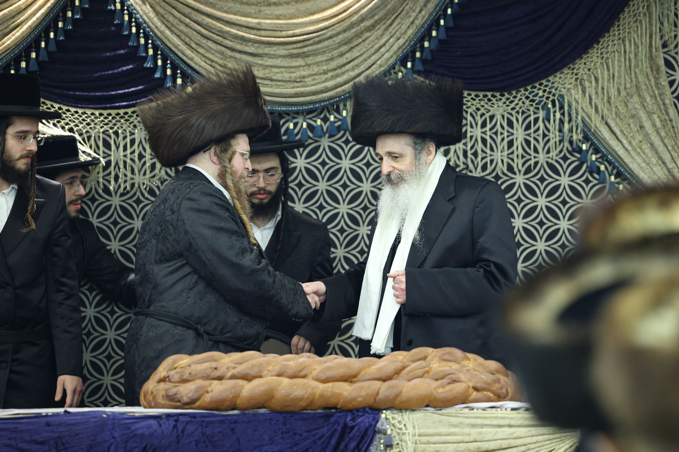 הכנסת ספר תורה בשומרי אמונים בירושלים