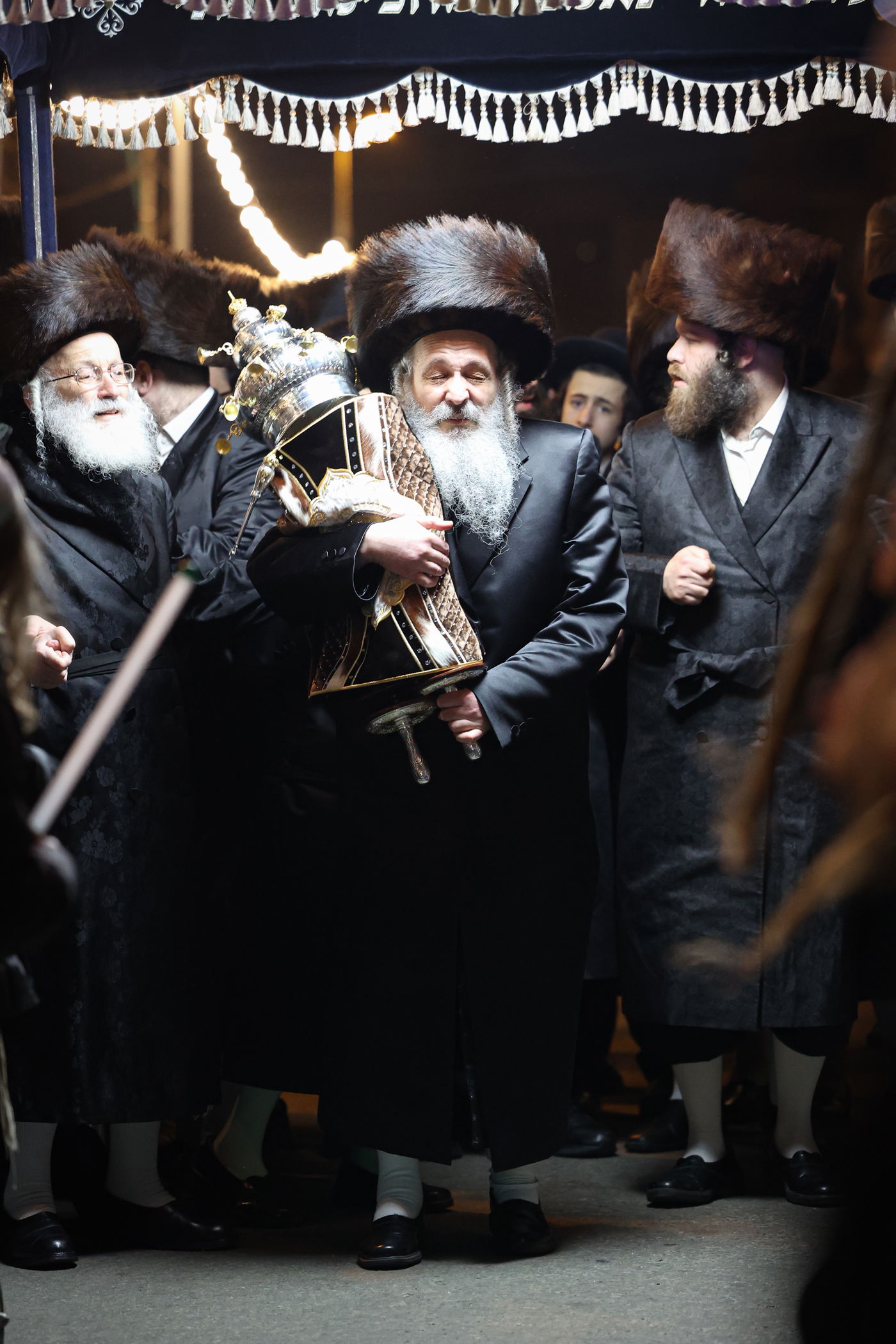 הכנסת ספר תורה בשומרי אמונים בירושלים