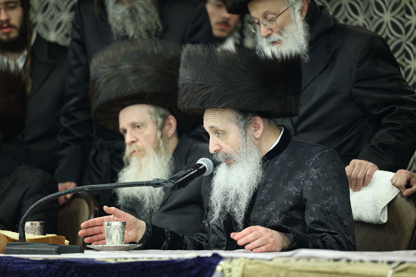 הכנסת ספר תורה בשומרי אמונים בירושלים